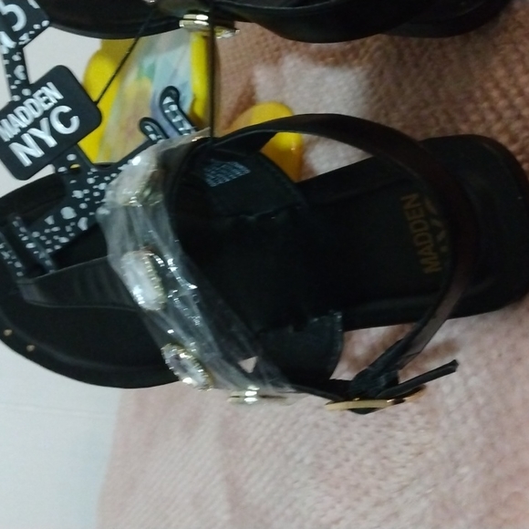 Madden NYC Sandles - Picture 4 of 6